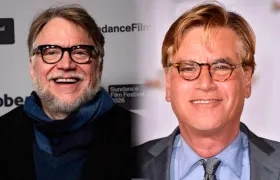 El director Guillermo del Toro y el guionista Aaron Sorkin.