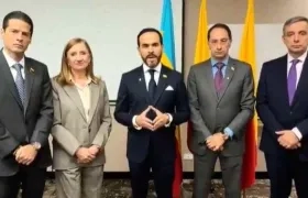 El ministro de Comercio designado, Mauricio Gómez; Anabel González, del BID; el presidente electo, Abelardo De La Espriella; el vicepresidente electo José Manuel Restrepo, el ministro de Hacienda designado, Miguel Gómez Martínez. 