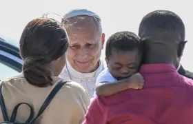El Papa León XIV se reúne con personas de bajos recursos y migrantes.