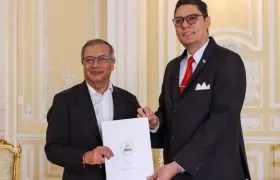 El Presidente Gustavo Petro junto al exembajador de Nicaragua en Colombia, Harold Delgado.