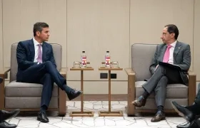 Presidente paraguayo Santiago Peña y vicepresidente electo José Manuel Restrepo.