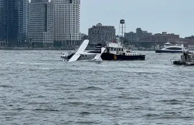 Hidroavión en el East River.