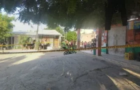 La Policía acordonó el área donde se presentó el crimen. 