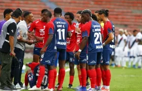 Luis Amaranto Perea con los jugadores del DIM.