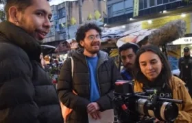 Miembros del equipo de producción del largometraje 'Cinco años, cuatro noches'.