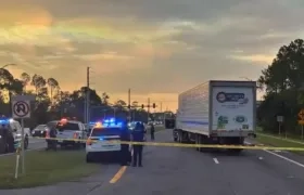 De acuerdo con el diario, el hombre intentó escapar a pie y fue embestido por un camión 