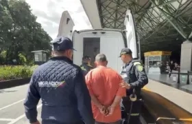 El extranjero capturado.