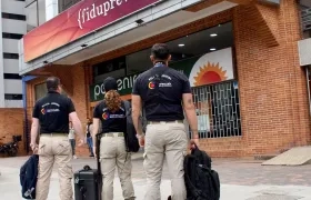 Policía Judicial de la Diari en la sede de la FidPolicía Judicial de la Diari en la sede de la Fiduprevisora.uprevisora.