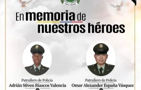 Adrián Stiven Riascos Valencia y Omar Alexander España Vásquez, los dos policías fallecidos. 