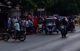 El adolescente fue auxiliado y trasladado a un centro asistencial, donde se confirmó su deceso. 