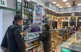 Unidades del Gaula en una campaña contra la extorsión en el comercio