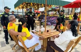 Uniformados en el Malecón del Río.