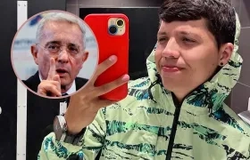 El expresidente Álvaro Uribe y el joven Johan Sebastián Durán Guerrero.