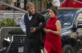 El jugador de fútbol americano Cooper Kupp y su esposa Anna Marie Kupp llegan al matrimonio. 