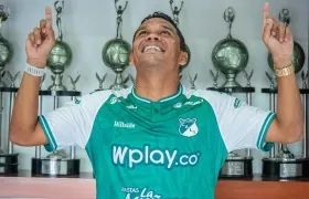 Carlos Bacca con la camiseta de su nuevo equipo. 