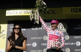 El ecuatoriano Richard Carapaz se apoderó de la camiseta de puntos rojos en la etapa con final en Alpe d'Huez.