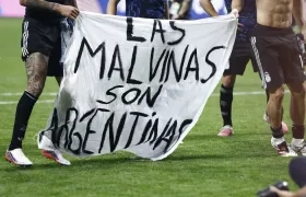 El cartel que sacaron los jugadores de Argentina al final del partido.