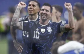 Lionel Messi celebra tras el triunfo sobre Inglaterra. 