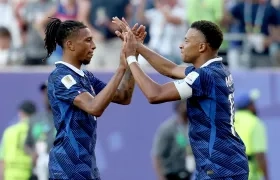 Michael Olise y Kylian Mbappé, delanteros de la selección francesa. 