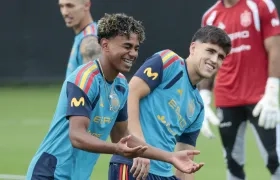 Lamine Yamal y Pau Cubarsí, jugadores de la selección española. 