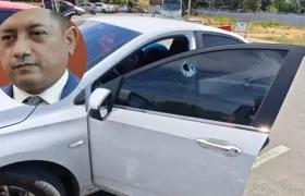 El diputado Yesid Sandoval y su vehículo impactado a bala.