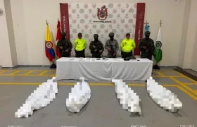 Ejército muestra a los abatidos