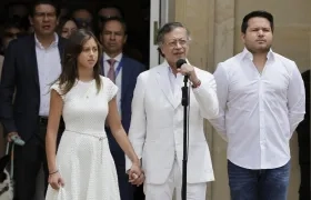 El Presidente saliente de Colombia, Gustavo Petro, saliendo de la Casa de Nariño.