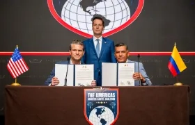 El secretario de Guerra de EE.UU_., Pete Hegseth, y ministro de Defensa, Jorge Eduardo Mora.