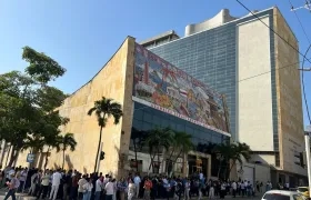 Edificio de la Gobernación del Atlántico fue evacuado por prevención. 