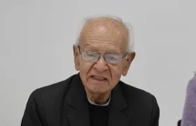 El sacerdote Javier Giraldo.