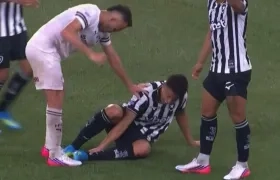Jordan Barrera después de lesionarse.