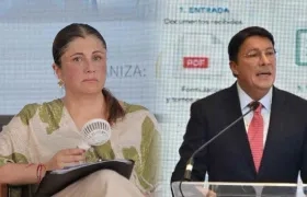 La defensora Iris Marín Ortiz y el registrador Hernán Penagos.