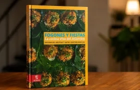 La portada del libro está inspirada en los pasteles de Pital de Megua.