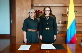 La viceministra Gledy María Foliaco y la ministra de Educación Viviane Morales.