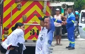 La Sijin, Bomberos y una cuadrilla de la empresa Air-e hicieron presencia en el lugar del suceso. 