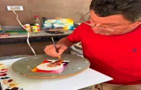 Luis de los Santos, artista plástico que participará en la feria.