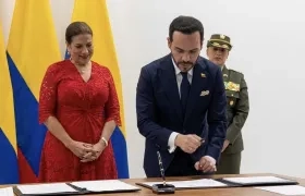 La Ministra de las TIC, Alexandra Falla, y el Presidente Abelardo De La Espriella.