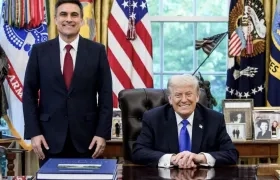 El nominado a embajador estadounidense en Bogotá, Nate Morris y el Presidente de Estados Unidos, Donald Trump.