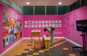 La exposición reúne el trabajo de seis artistas de Colombia.