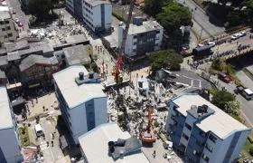 Los escombros de un edificio en el sector de La Lorena en Pereira.