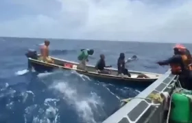 Rescate de tripulantes tras incendio de motonave. 