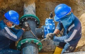 Triple A realizando una reparación. 