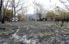 Vivienda ubicada en una zona rural de Coello, departamento del Tolima, afectada por los incendios forestales.