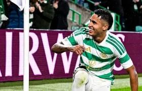 Camilo Durán festeja de sus goles al LASK.