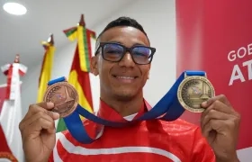 Duván Ferrer, pesista barranquillero, medalla de oro y bronce en los Juegos Centroamericanos y del Caribe 2026.