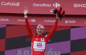 El esloveno Tadej Pogacar con la camiseta de líder de la Vuelta a España. 