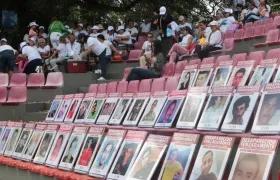 Personas desaparecidas expuestas en Cúcuta para conmemorar el Día Internacional de las Víctimas de Desaparición Forzada.