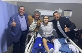 Eduardo Vilarete con su paisano Alberto Gamero y dos amigos. 