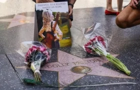 Admiradores rinden homenaje a Dolly Parton. 