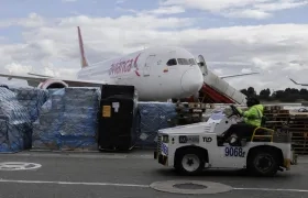 Avión Boeing 787 de la aerolínea Avianca que transportó ayudas humanitarias.